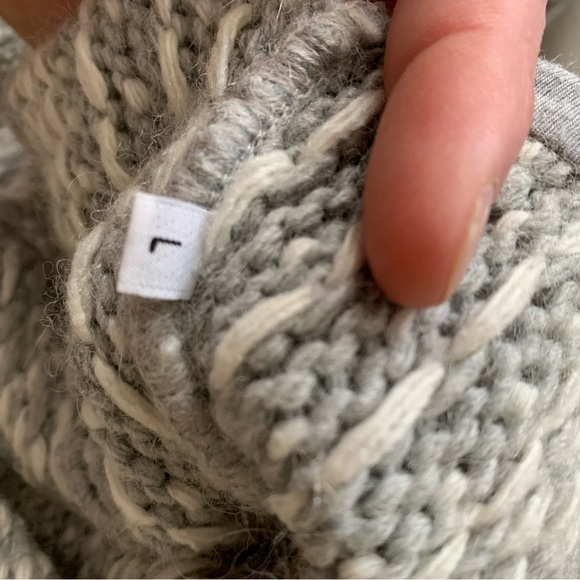 Italian Made Hooded Sweater - Picture 5 of 8